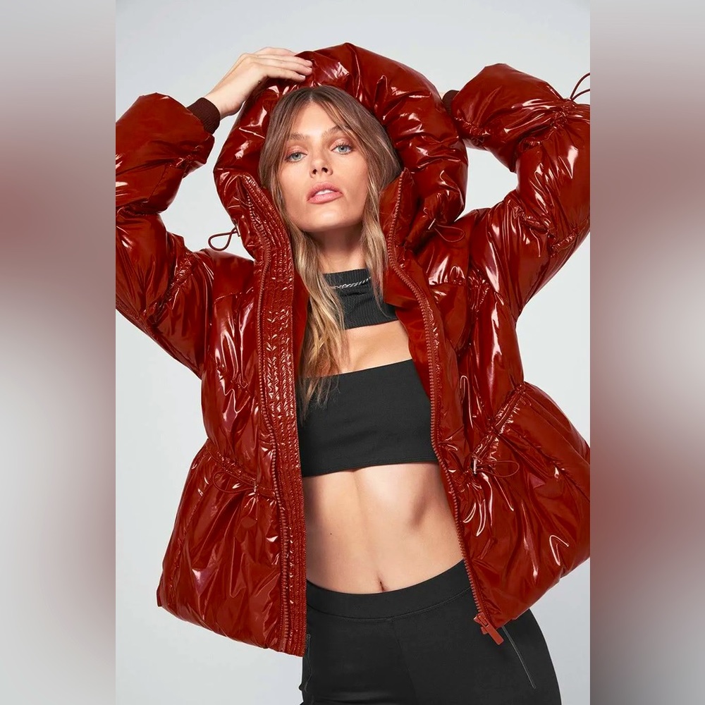 Alo Stunner Puffer Jacket - Small in Cranberry